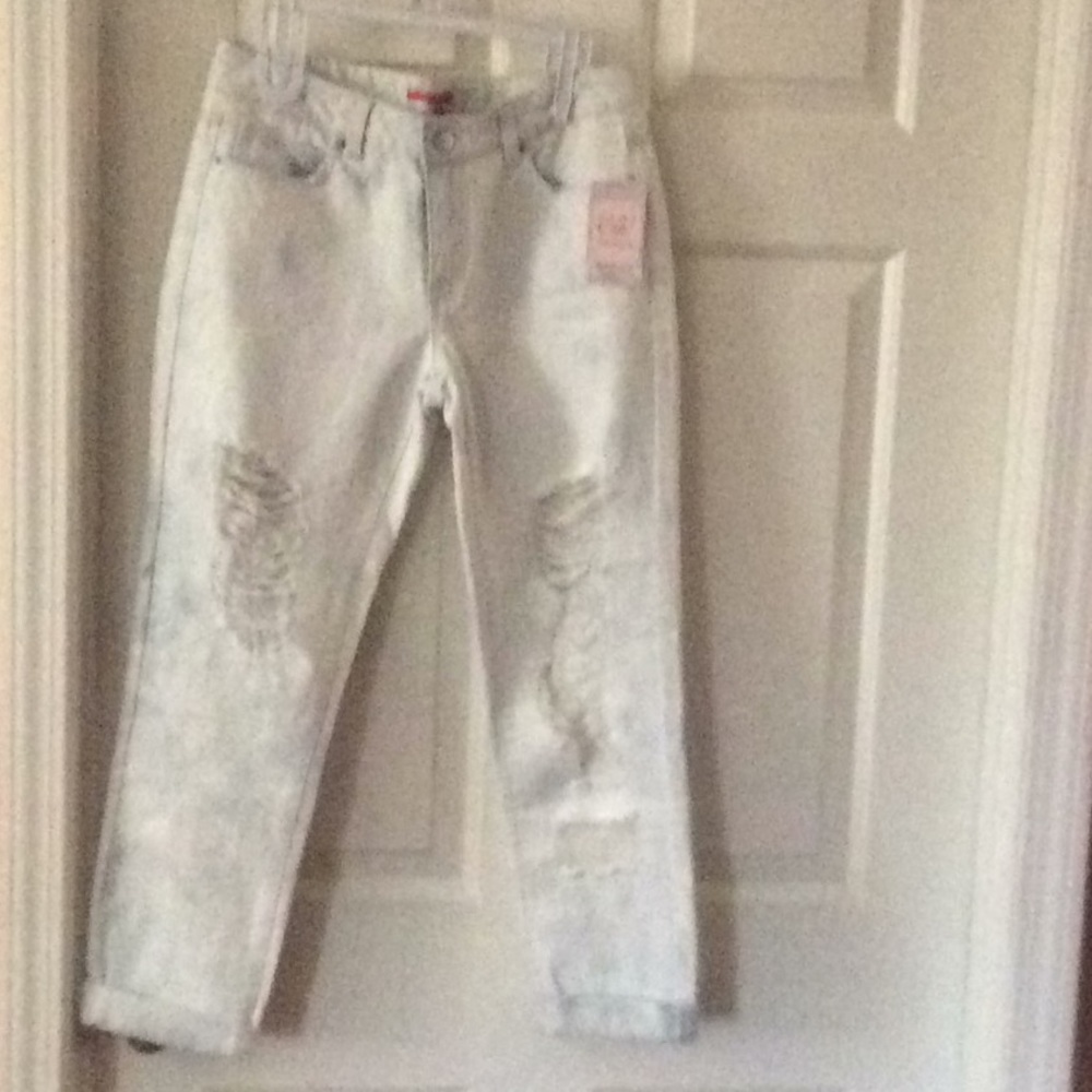 Chelsea and Violet Distressed Denim Capri Jeans